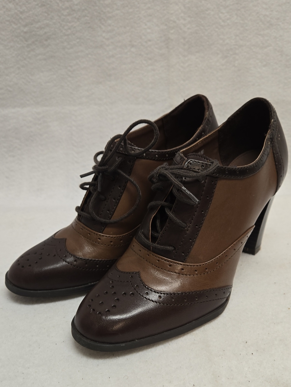 Covington Classic Two-Tone Brown Oxford Heel 6M